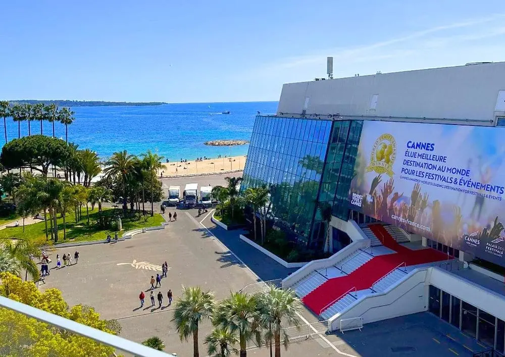 Le Palais des Festivals de Cannes et la Croisette